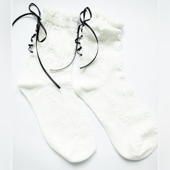 Casa Clara Palina Ballet Ribbon Crew Socks - Picture 3 of 13